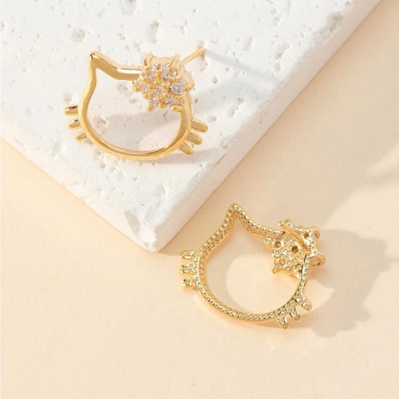 Hello Kitty Earrings - Picture 2 of 3